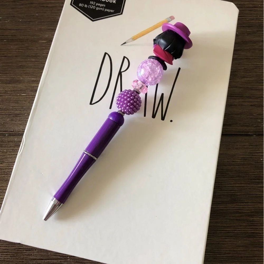 Disney Doorables: Pocahontas: Governor Ratcliffe handmade beaded pen